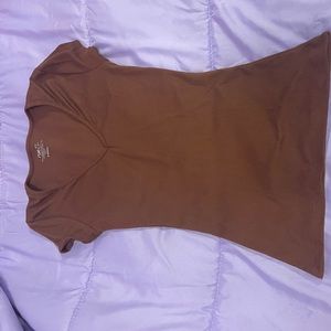 Brown fitted tee brand new never worn before cute for summer 💗💗
